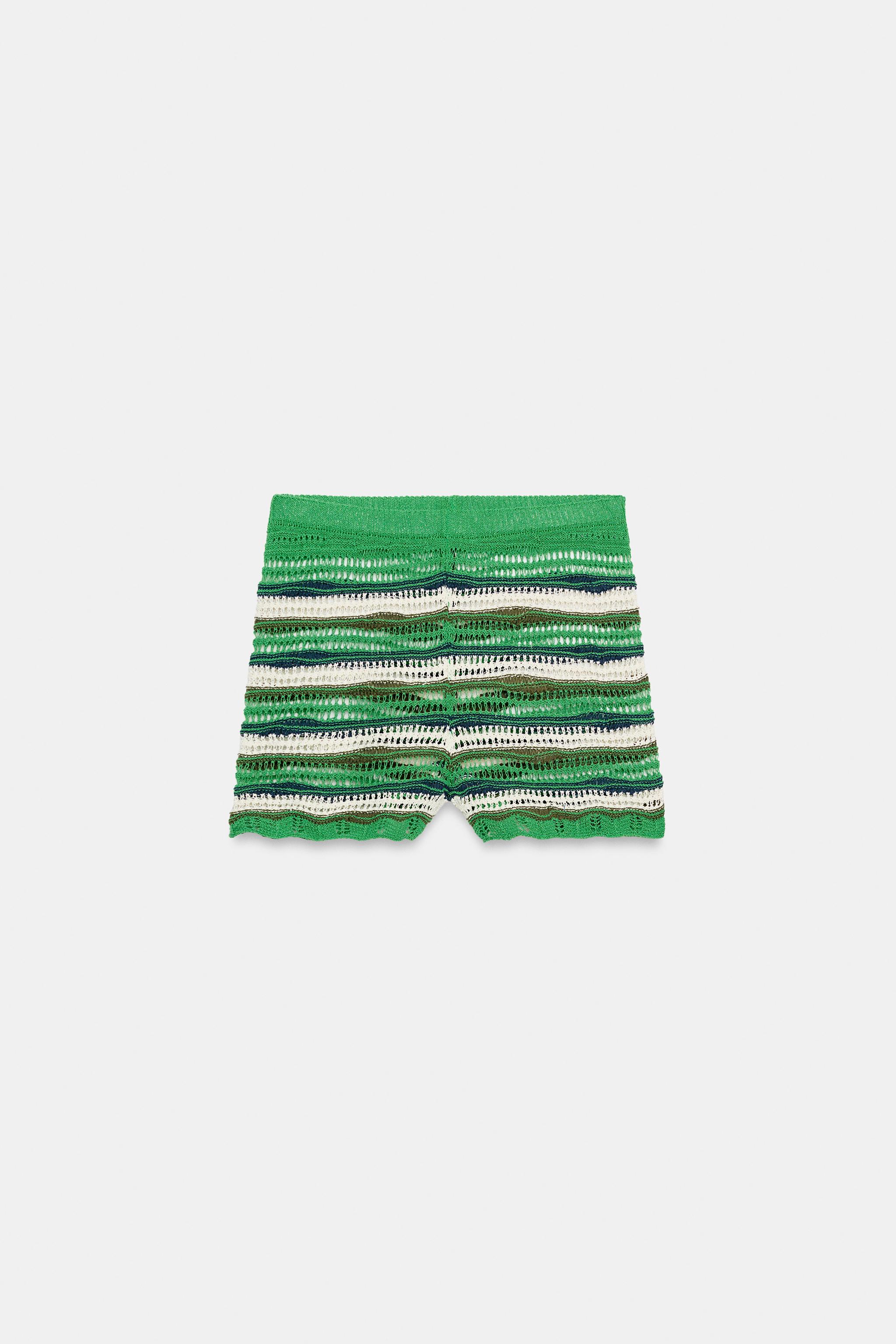 TEXTURED STRIPED KNIT SHORTS